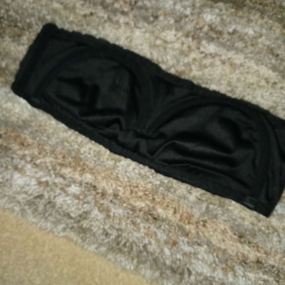 Strapless black bra
